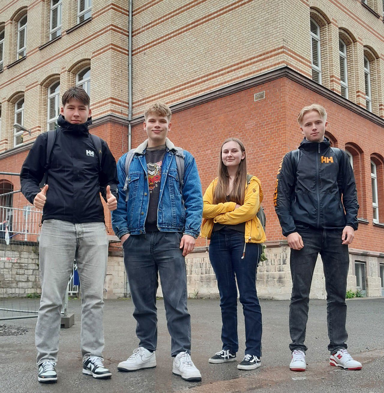 Eksamen er over, og elevane er klare for å reise heim